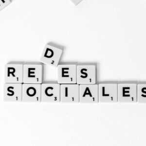 Scrabble tiles spelling 'Redes Sociales' on a white background, concept for social networks.
